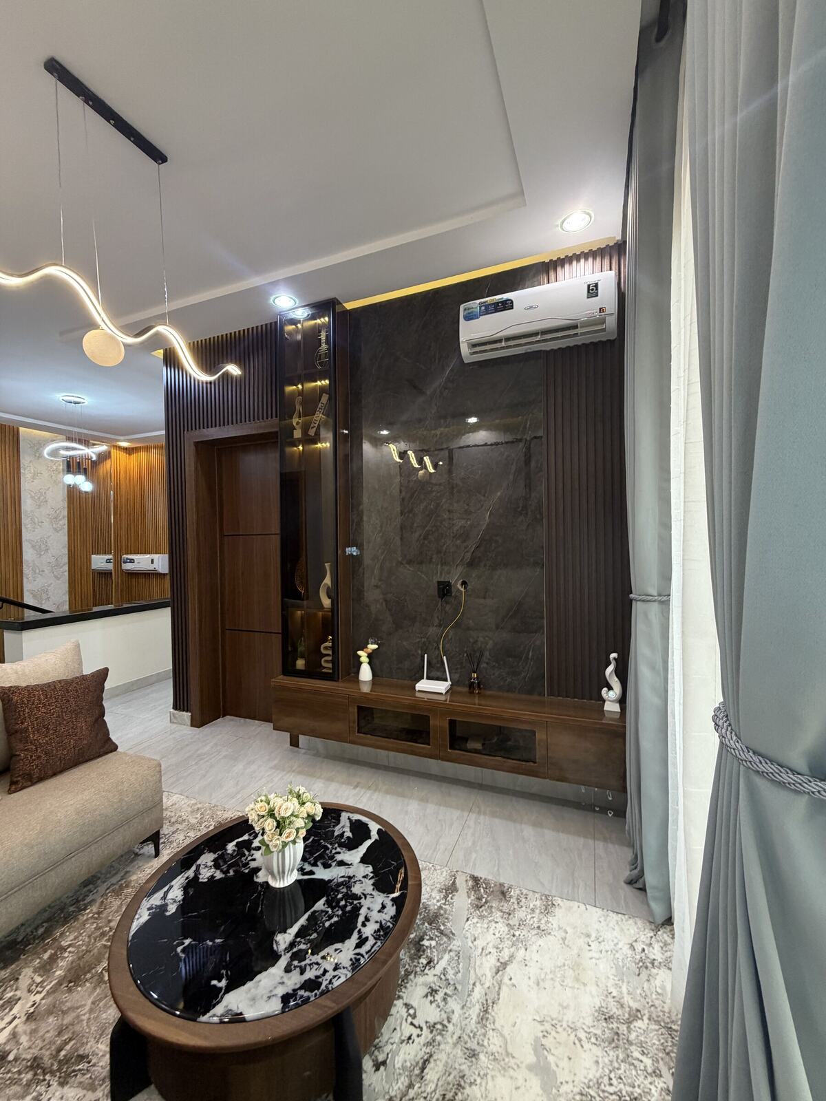 Chavvah Interiors living room with dark stone TV feature wall